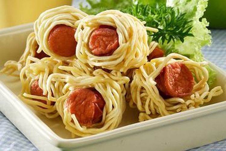 Resep Sosis Gulung Mie Resep Sosis Gulung Mie Menu Praktis Camilan