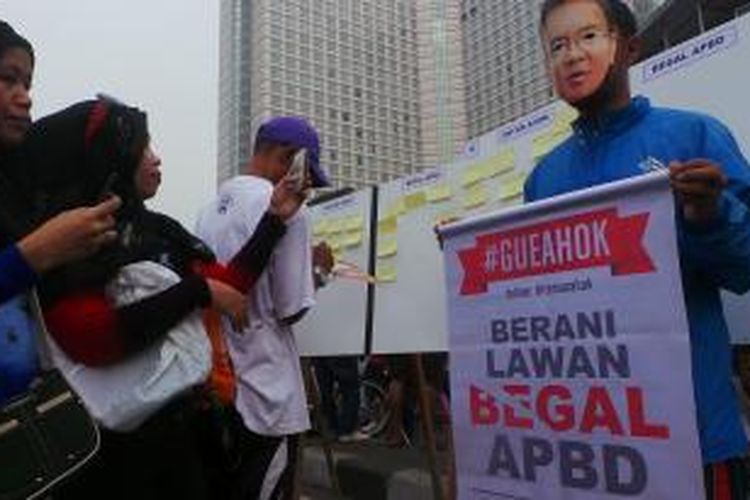 Aksi dukungan terhadap Gubernur DKI Jakarta di Bundaran HI, Jakarta Pusat. Minggu (1/3/2015).