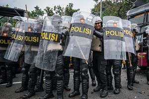 Catatan Integritas Aparat 2025: Ratusan Polisi Dipecat, Puluhan Jaksa dan Hakim Disanksi