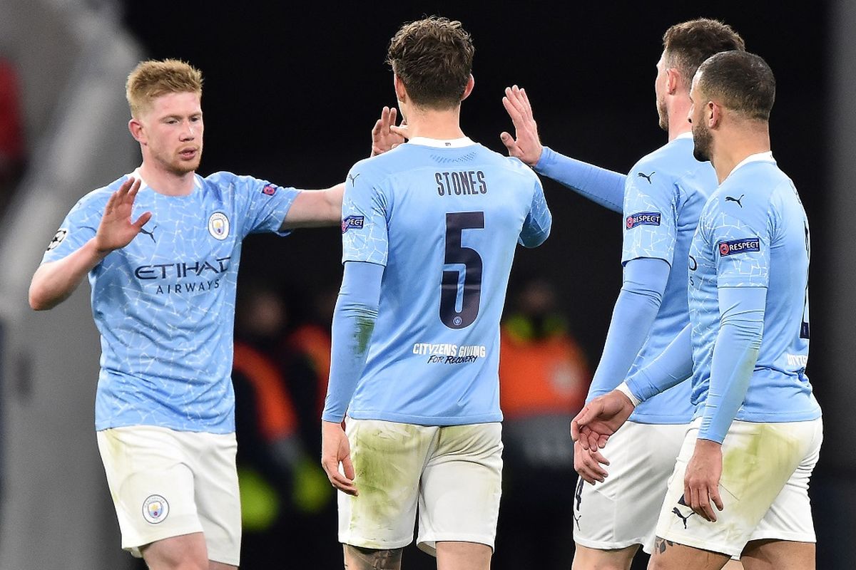 Skuad Manchester City merayakan kemenangan atas Borussia Moenchengladbach pada leg kedua 16 besar Liga Champions yang berlangsung di Puskas Arena, Rabu (17/3/2021) dini hari WIB.