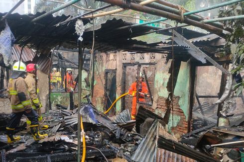 Sudinsos Jakarta Pusat Berikan Bantuan untuk Korban Kebakaran di Karet Tengsin