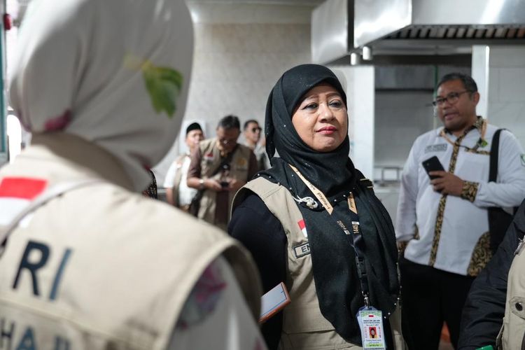 Anggota Timwas Haji DPR Endang Maria Astuti saat melakukan inspeksi ke salah satu rekanan perusahaan layanan katering pemerintah Indonesia, di Nooha for Catering Service, di Madinah, Arab Saudi, Sabtu (8/6/2024).