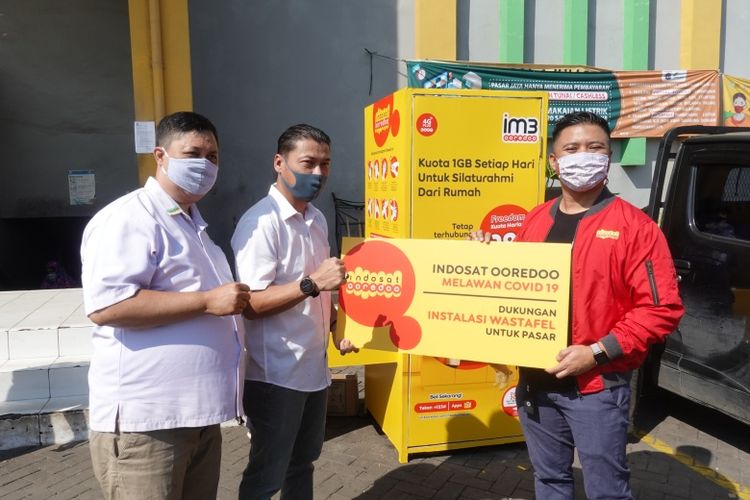 Bantuan instalasi wastafel di berbagai area publik, seperti pasar juga tidak luput dari perhatian Indosat Ooredoo