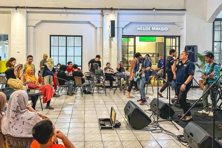 Live musik, salah satu kegiatan di Pos Bloc Medan.