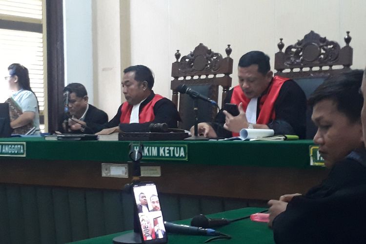 Nakhoda Kapal Dituntut 3 Tahun dalam Kasus Pukat Tangkap Ikan, Pengacara: Klien Saya Tak Lulus SD