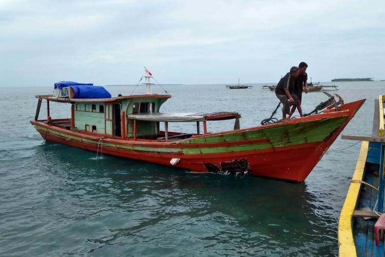 Kapal Motor (KM) Jaya membawa 9 WNA asal Australia. Mereka sempat dinyatakan lost contact di Perairan Sarang Baung, Kepulauan Nias.
