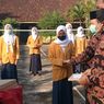 Guru SMPN 1 Rongkop Ini Ajak Siswa Pahami Matematika Lewat Youtube