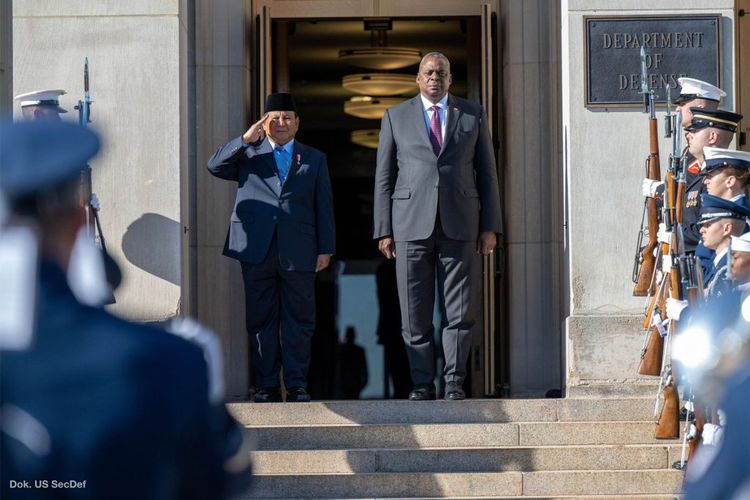 Menteri Pertahanan (Menhan) Prabowo Subianto menemui Menhan Amerika Serikat Lloyd J Austin III di Gedung Pentagon, Washington, Amerika Serikat, Kamis (20/10/2022) waktu setempat.