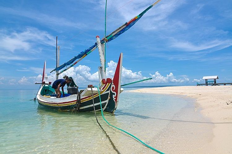 Foto : 10 Pantai di Madura yang Terkenal, Punya Hamparan Pasir Putih