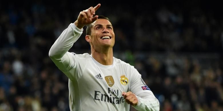 Bintang Real Madrid, Cristiano Ronaldo, merayakan golnya ke gawang Malmo, 8 Desember 2015.