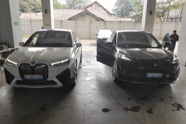 KPK Sita 4 Mobil Mewah dari 2 Tersangka Korupsi Dana Siap Pakai BNPB