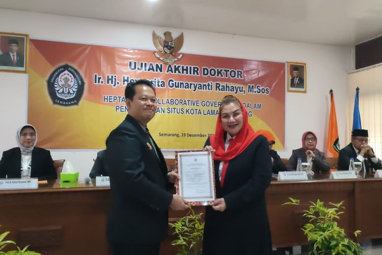 Wali Kota Semarang, Hevearita Gunaryanti Rahayu berhasil menyelesaikan ujian akhir Program Studi Doktor Administrasi Publik Fakultas Ilmu Sosial dan Ilmu Politik, Universitas Diponegoro (Undip) Semarang.