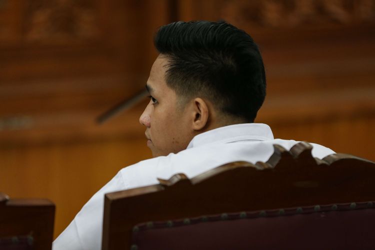 Terdakwa kasus pembunuhan Nofriansyah Yosua Hutabarat, Richard Eliezer menunggu menjalani sidang lanjutan di Pengadilan Negeri (PN) Jakarta Selatan, Senin (5/12/2022).