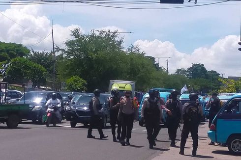 Sopir Angkot di Makassar Turunkan Paksa Penumpang Bus Mamminasata