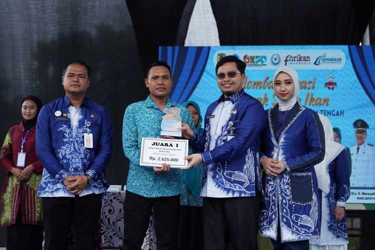 Pemerintah Kabupaten (Pemkab) Hulu Sungai Tengah (HST) menyelenggarakan lomba Inovasi Masak  Serba Ikan Tingkat HST 2024 di Taman Dwi Warna Barabai. Kamis (16/5/2024).
