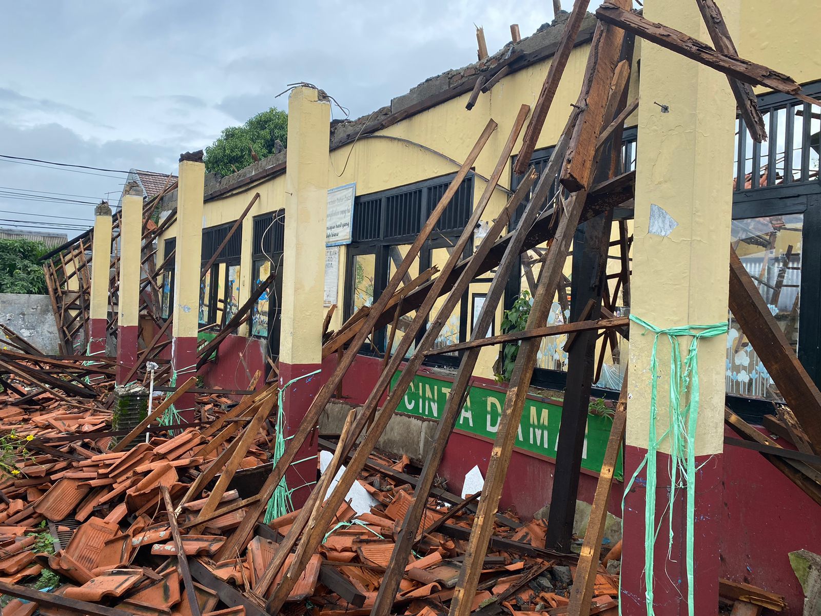 Atap Bangunan Ambruk, Pihak Sekolah  SDN Kedaung Depok Sudah Tak Heran 