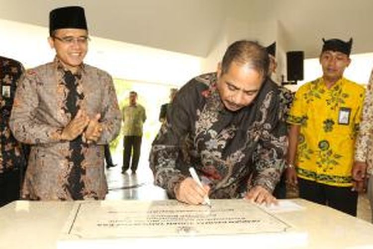 Kementerian Pariwisata memberikan bantuan anggaran Rp 1,5 miliar untuk pengembangan pariwisata di Grand Watu Dodol, Kabupaten Banyuwangi, Jawa Timur.