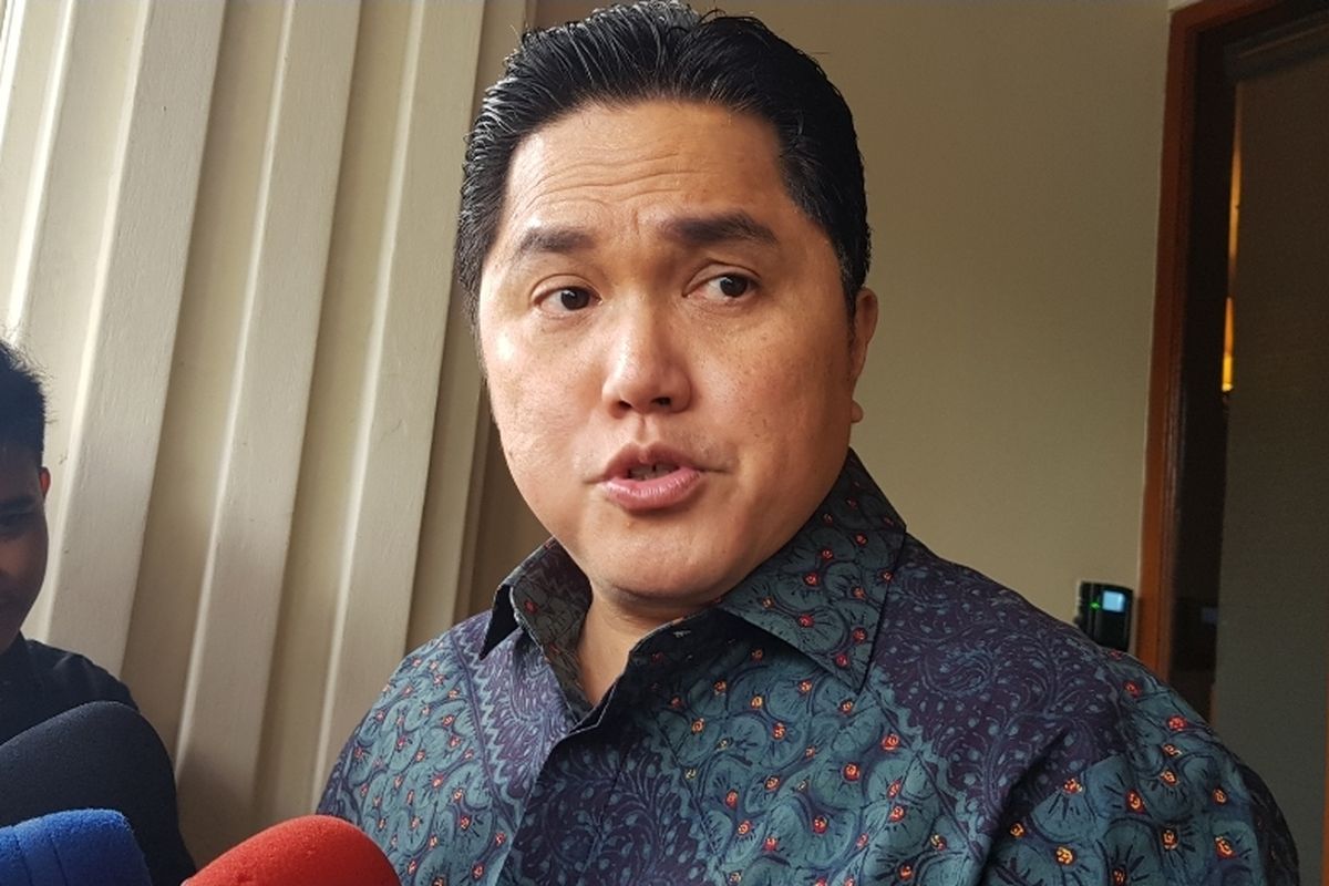 Menteri BUMN Erick Thohir usai laporan kepada Menkopolhukam Mahfud MD di Kantor Kemenkopolhukam, Jalan Medan Merdeka Utara, Jakarta Pusat, Kamis (5/12/2019).