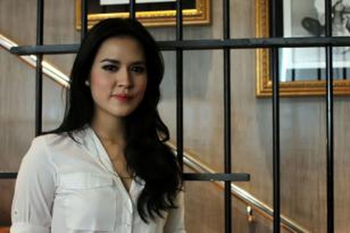 Penyanyi Raisa Andriana menghadiri jumpa pers Konser SATU Indonesia dengan tema Salute to Guruh Soekarno Putra, di Hard Rock, SCBD, Jakarta Selatan, Rabu (29/10/2014).