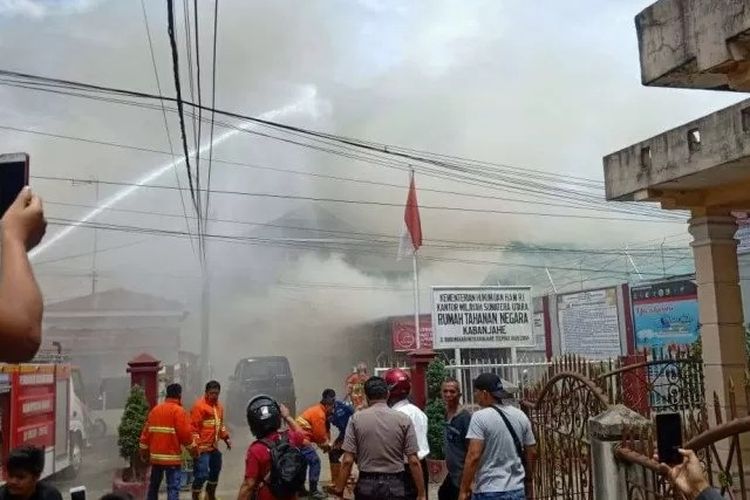 Kericuhan Rumah Tahanan (Rutan) Kelas IIB Kabanjahe, Sumatra Utara (ANTARA/HO)