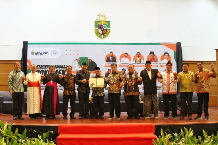 Sembilan pemuka agama dan kepercayaan Indonesia berkumpul di Jakarta dan sepakat mendorong penyelesaian masalah kemanusiaan yang terjadi di Tanah Air.