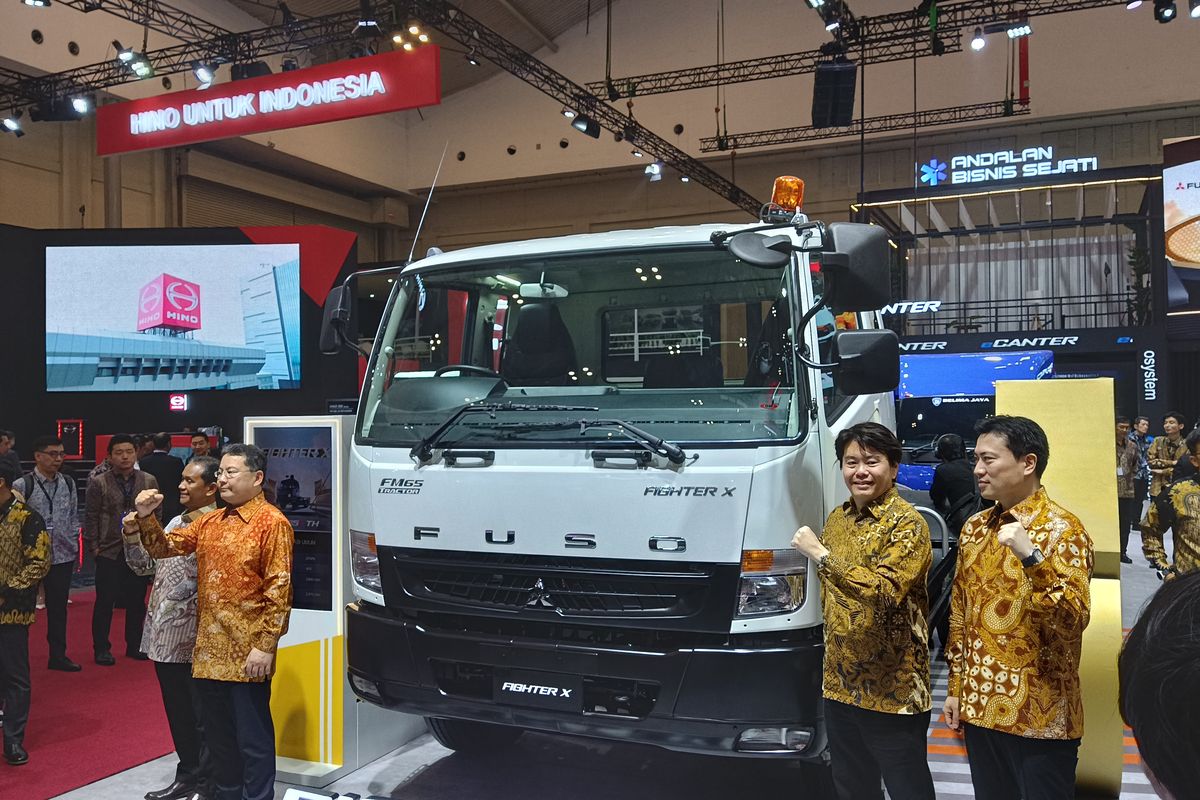 Inovasi Misubishi Fuso di GIIAS 2025, perkenalkan EV Mobile Charger dan Fighter X FM65