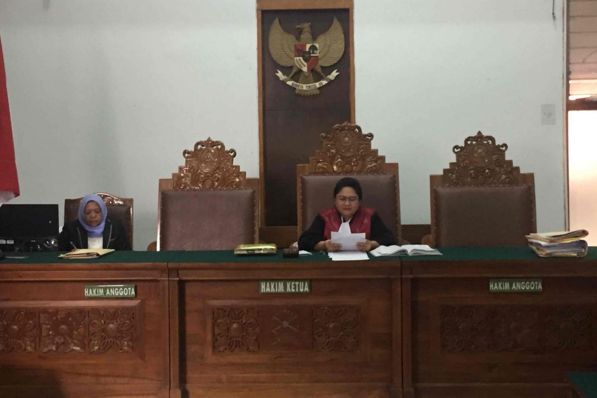 Hakim di Pengadilan Negeri Jakarta Selatan menolak gugatan praperadilan kasus video porno yang melibatkan artis Cut Tari dan Luna Maya. Putusan itu dibacakan oleh Hakim tunggal Florenssani Susanti saat sidang yang digelar di Pengadilan Negeri Jakarta Selatan, Selasa (7/8/2018).