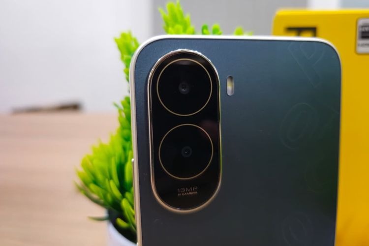 Kamera belakang Poco C81 Pro, terdiri dari kamera utama 13 MP dan lensa sekunder.

