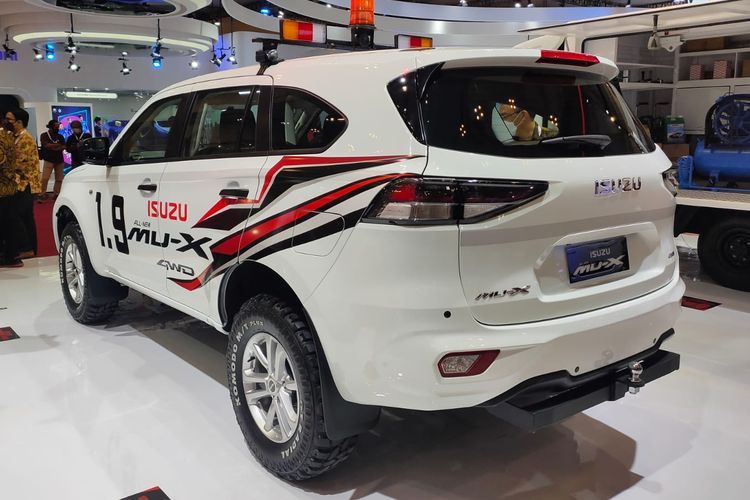 Tampilan belakang SUV baru, All New Isuzu Mu-X 1.9 Diesel di GIIAS 2021.