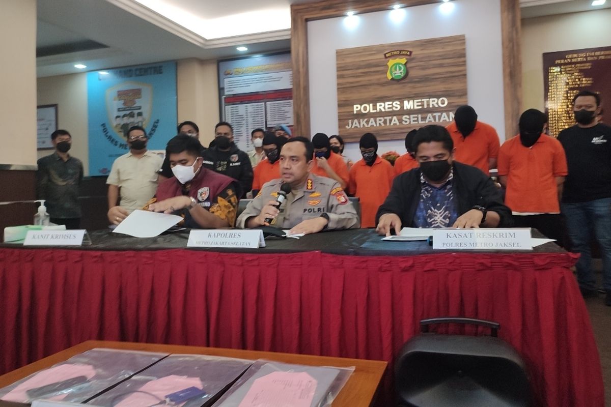 Polres Jakarta Selatan telah menetapkan enam orang tersangka terkait kasus dugaan penistaan agama oleh manajemen Holywings melalui promosi minuman keras (miras), pada Jumat (24/6/2022).