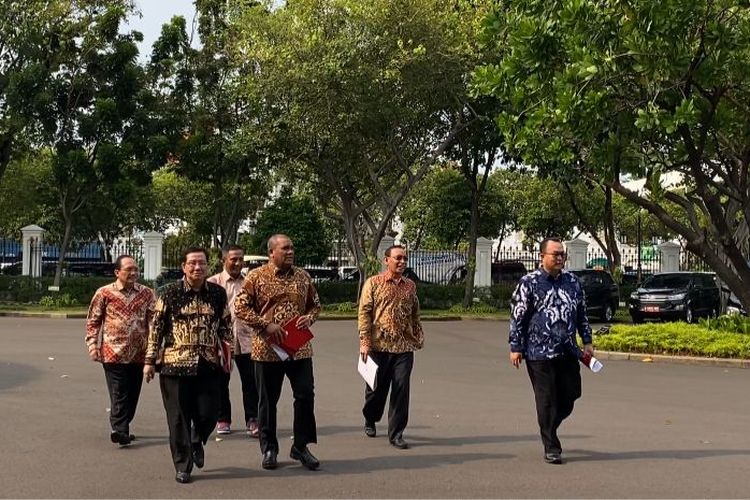 Jajaran Forum Rektor Indonesia terlihat hadir di Kompleks Istana Kepresidenan untuk bertemu dengan Presiden Joko Widodo pada Selasa (7/11/2023) siang. 