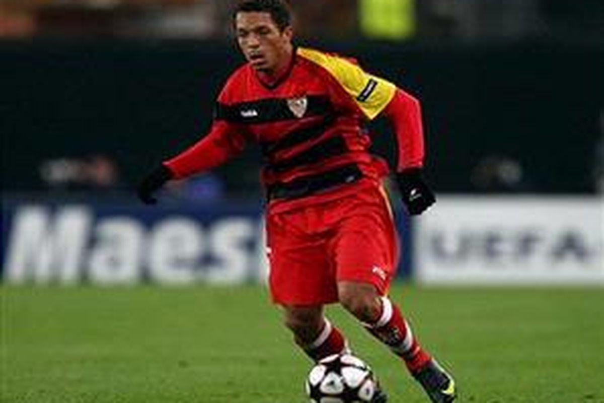 Defender Sevilla, Adriano Correia Claro, diincar Real Madrid.