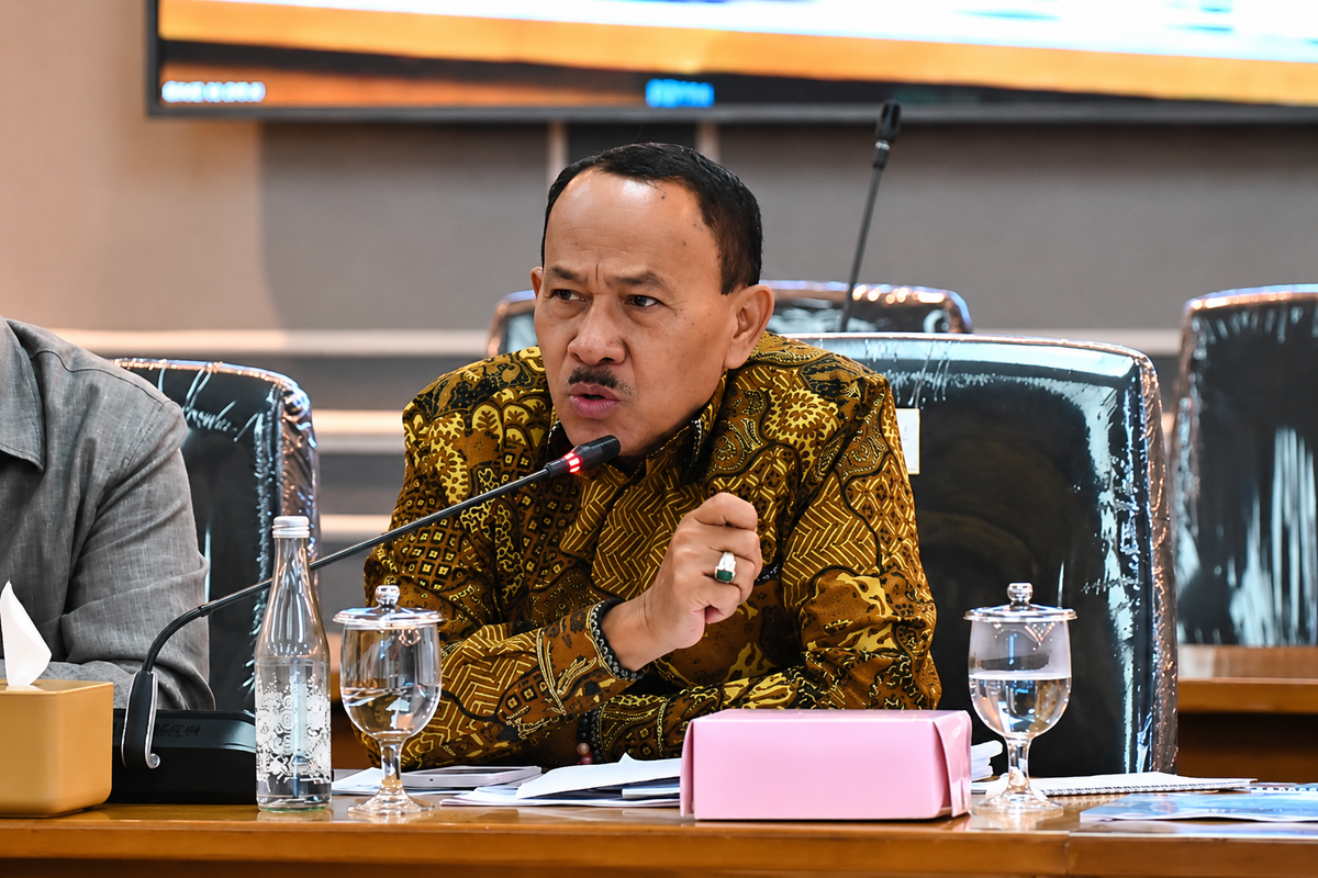 Anggota Komisi XIII DPR RI Maruli Siahaan dalam Rapat Dengar Pendapat (RDP) bersama Direktorat Jenderal Kepatuhan HAM, Direktorat Jenderal Imigrasi, Komnas HAM, Komnas Perempuan, dan Lembaga Perlindungan Saksi dan Korban (LPSK) di Kompleks Parlemen, Senayan, Jakarta, Senin (25/5/2026).
