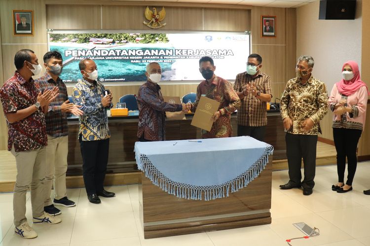 Pascasarjana Universitas Negeri Jakarta (UNJ) menjalin kerja sama dengan Pemerintah Daerah Kabupaten Wakatobi, Sulawesi Tenggara. Seremoni penandatanganan kerja sama dilaksanakan di Gedung Bung Hatta UNJ (23/2/2022).