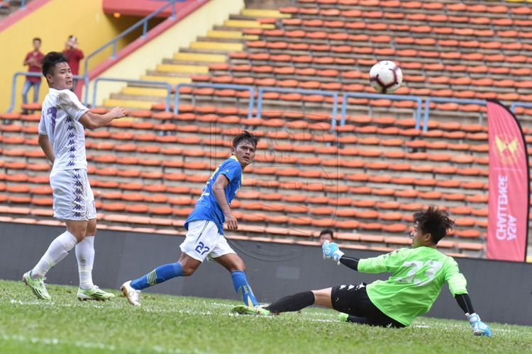 Pemain Persib Bandung, Puja Abdillah berhasil menceploskan bola ke gawang Hanoi FC di pentas Asia Challenge 2020, Minggu (19/1/2020) di Stadion Shah Alam, Malaysia.