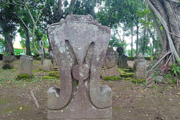 Nisan yang ada di Situs Nduro Dusun Nanggungan, Desa Watudandang, Kecamatan Prambon, Kabupaten Nganjuk, Jawa Timur, Rabu (13/3/2024)