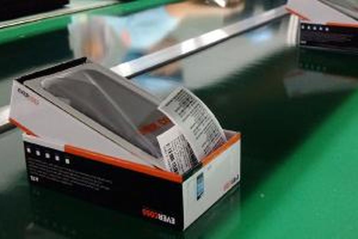 Pabrik gadget Evercoss di Semarang.