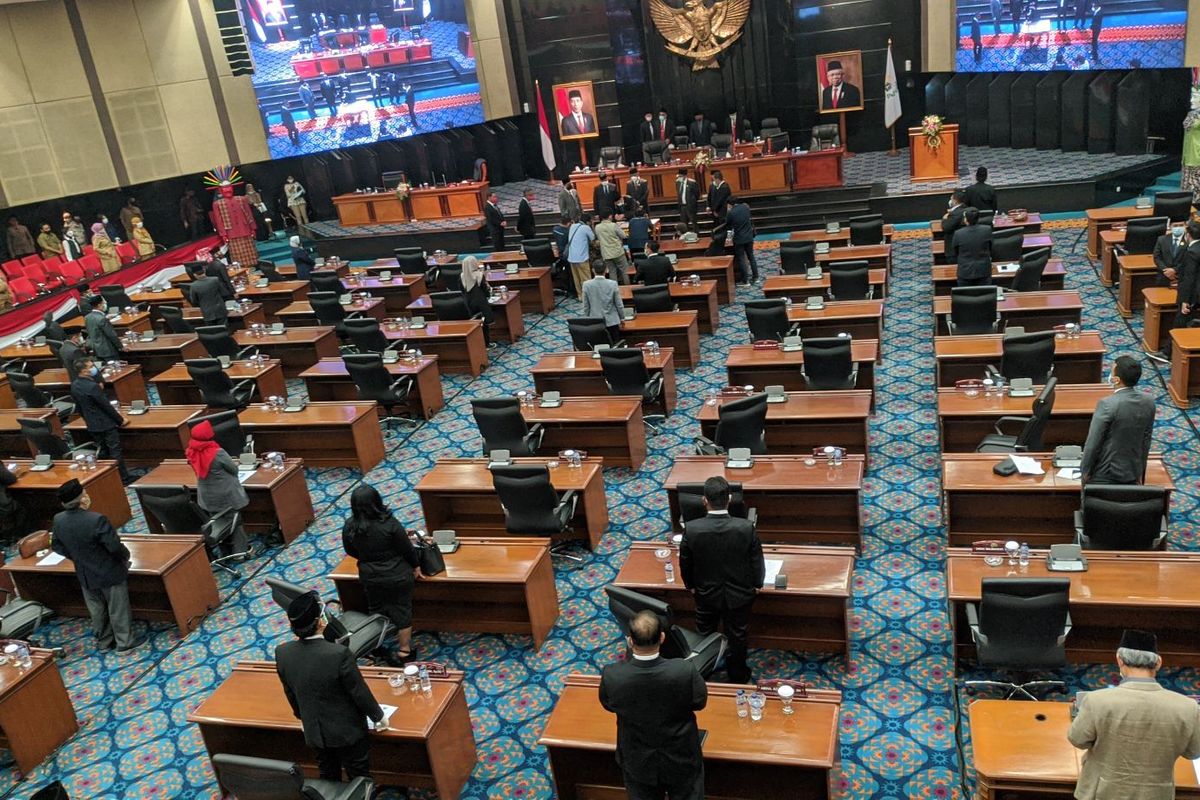 Suasana ruang rapat Paripurna DPRD DKI Jakarta, Senin (16/11/2020)