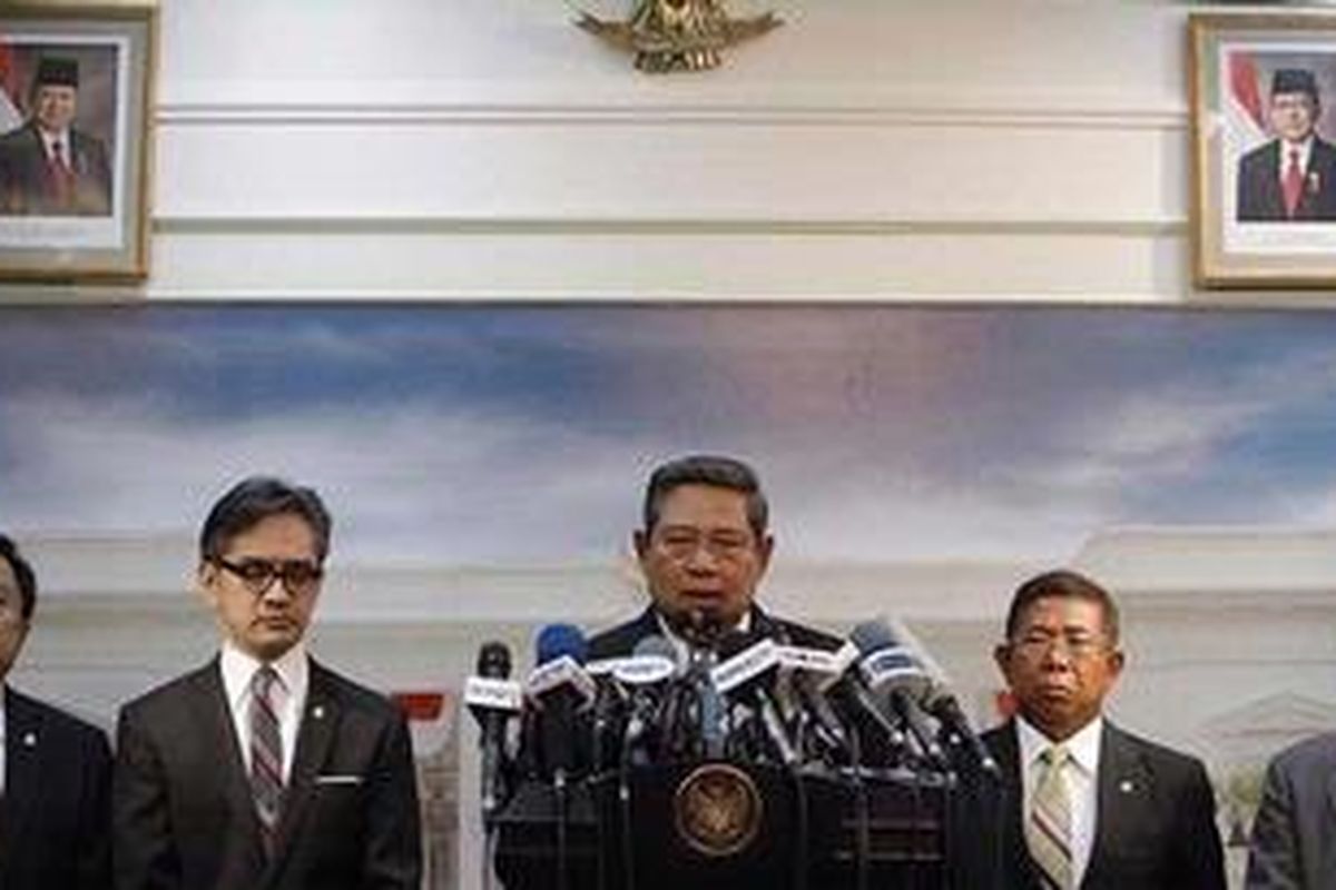 Presiden Susilo Bambang Yudhoyono memberikan keterangan pers kepada para wartawan di Kantor Presiden, Jakarta, Selasa (29/3/2011).