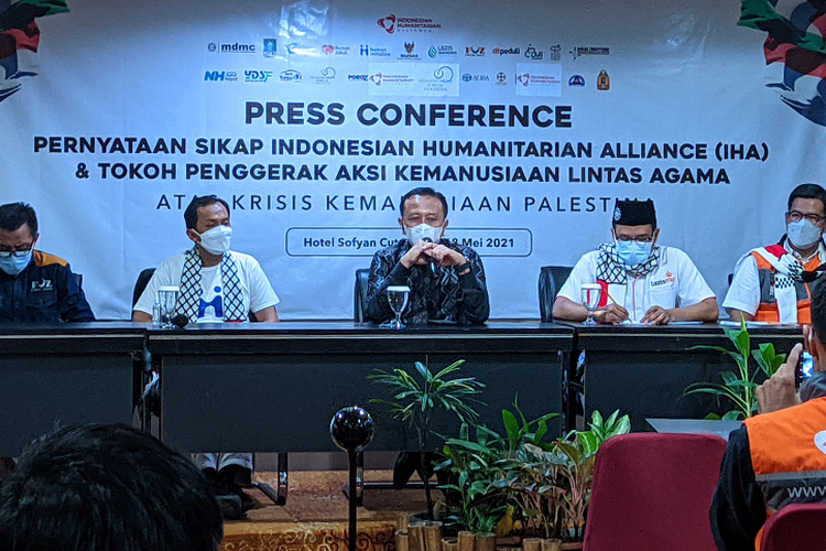 Press Conference to declare the stance of the Indonesian Humanitarian Alliance (IHA) along with interfaith religious figures on the Israeli-Palestinian conflict