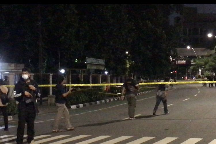 Tim Jibom Polda Metro Jaya telah mengamankan benda mencurigakan di depan Gereja Protestan Indonesia Bagian Barat (GPIB) Effatha tepatnya di Halte Melawai, Kebayoran Baru, Jakarta Selatan pada Jumat (2/4/2021) malam telah diamankan.