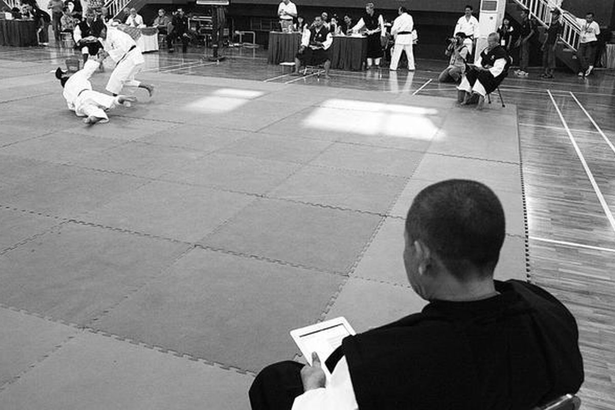Wasit cabang olahraga kempo yang dipersiapkan untuk SEA Games XXVI/2011 November mendatang telah menggunakan komputer tablet untuk penilaian. Hal ini dilakukan saat test event cabang kempo di GOR Ciracas, Jakarta Timur, Sabtu (10/9). 