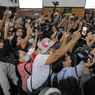 BERITA FOTO: Jelang Vonis Bharada E, Pengunjung Berdesakan di Ruang Sidang