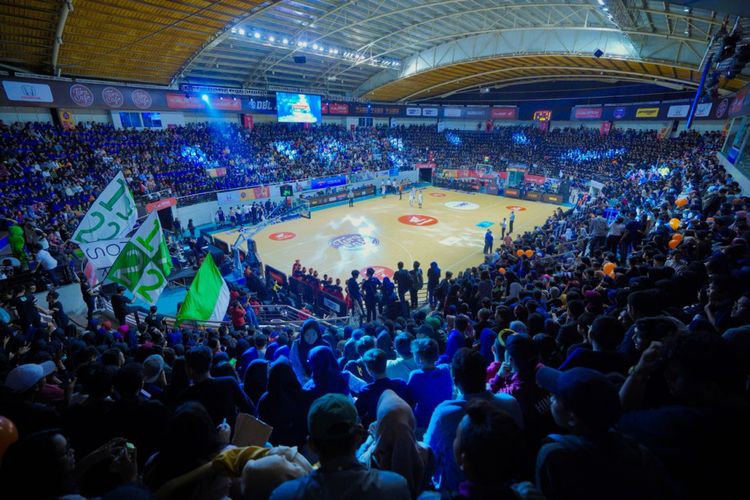 Suasana pembukaan DBL 2018 di GOR DBL Arena, Surabaya, Jawa Timur, Jumat (21/7/2018).