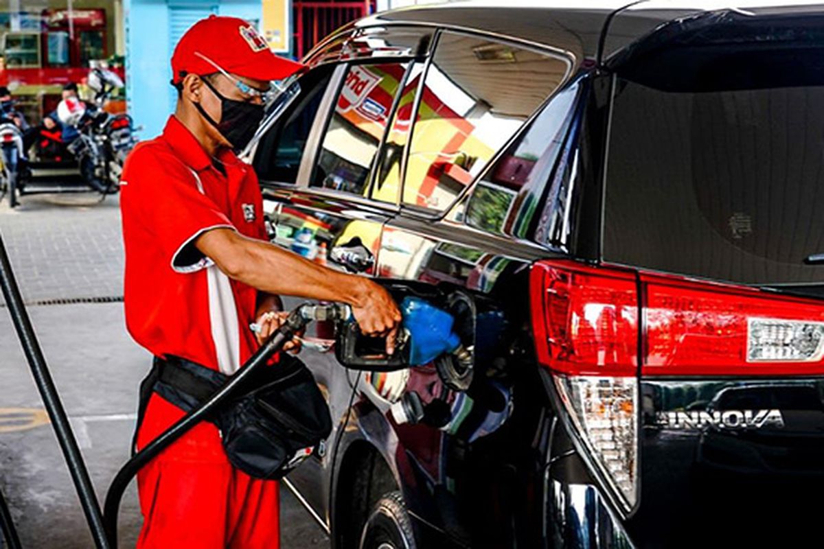 Pertamina menurunkan harga Pertamax menjadi Rp 13.900 per liter dari sebelumnya Rp 14.500 per liter pada 1 Oktober 2022. 