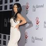 Demi Pas di Badan, Gaun Kylie Jenner Dijahit Langsung di Tubuhnya