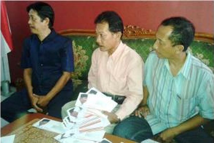 Perwakilan guru di Kabupaten Jember, Jawa Timur, melaporkan beredarnya surat pribadi calon presiden Prabowo Subianto, di saat hari tenang pemilu presiden, Senin (7/7/2014).