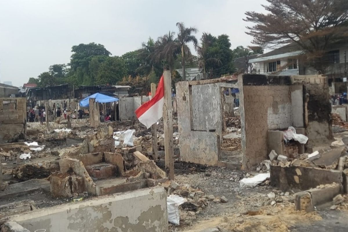 Kondisi terkini permukiman di Jalan Simprug Golf II, Grogol Selatan, Kebayoran Lama, Jakarta Selatan, Senin (28/8/2022), setelah insiden kebakaran terjadi sepekan lalu. 