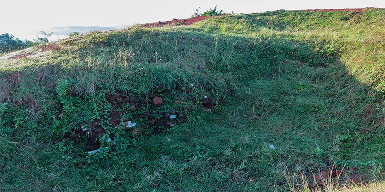 Candi Abang yang terkubur di dalam gundukan tanah