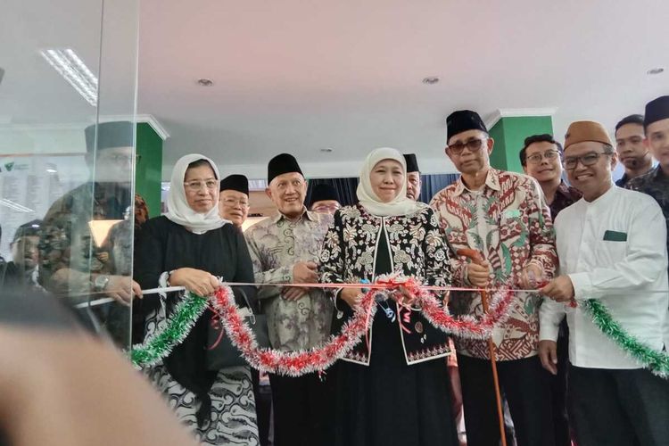 Gubernur Jawa Timur Khofifah Indar Parawansa, saat menghadiri Grand launching Rumah Sakit Hasyim Asy'ari Tebuireng, Jombang, Jawa Timur, Selasa (8/8/2023).
